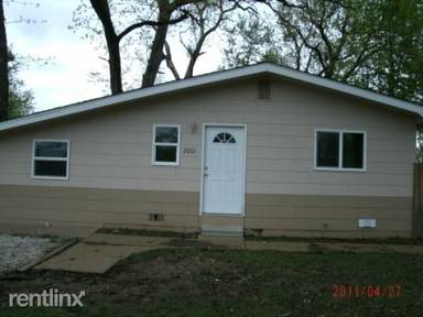 Main picture of 2001 W Lynn St