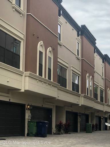 Main picture of 3421 W Horatio St