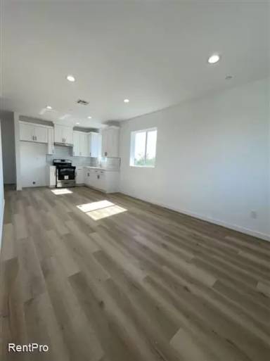 Main picture of 1002 E 33rd St