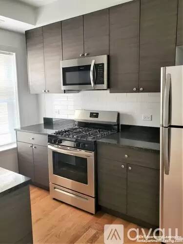 Main picture of 1644 W Pratt Blvd