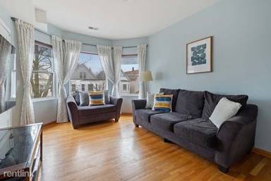 Main picture of 2928 N Hamlin Ave