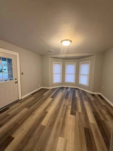 Main picture of 406 S Oak St