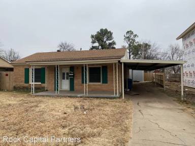 Main picture of 304 E Harmon Dr