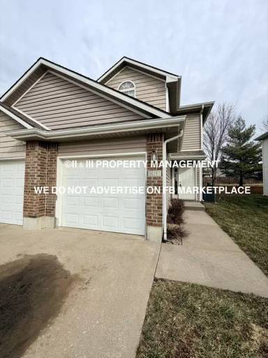 Main picture of 921 SW Peach Tree Ln