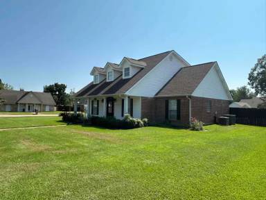 Main picture of 6201 Bradford Dr