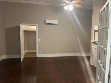 Main picture of 1409 N Main St