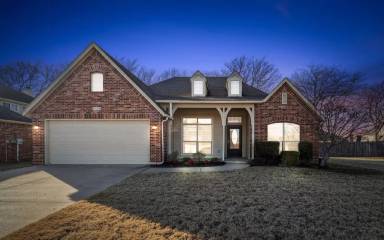 Main picture of 4704 S Poplar Ave