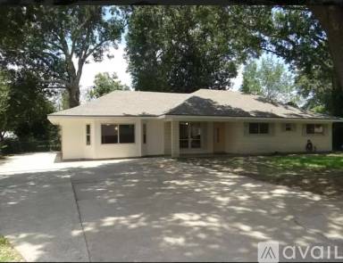 Main picture of 107 Essex St
