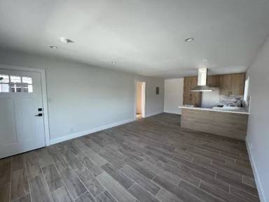 Main picture of 7337 Woodley Ave