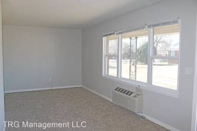 Main picture of 1642 E Jump St