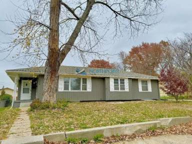 Main picture of 5938 E 136th St
