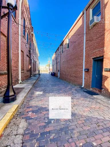 Main picture of 104 Court St