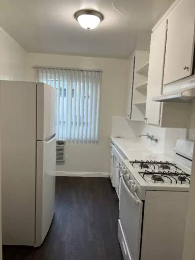 Main picture of 214 W Maple St