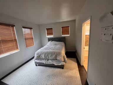 Main picture of 1151 E 46th St