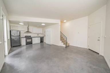 Main picture of 3930 Shafter Ave