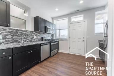 Main picture of 4352 N Troy St