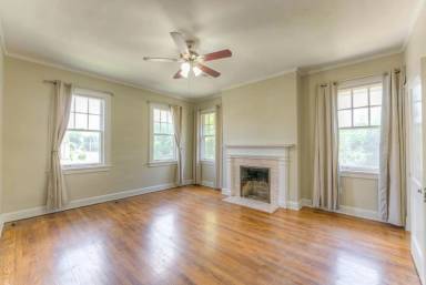 Main picture of 1829 Carr Ave