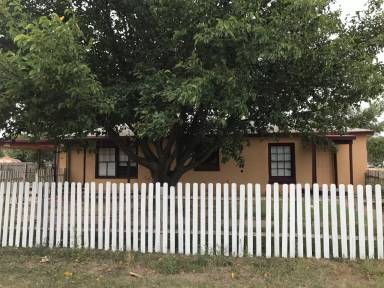 Main picture of 305 W Lubbock St