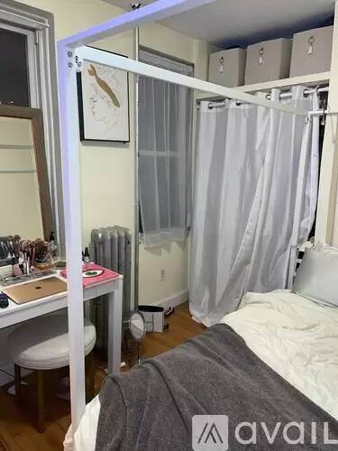 Main picture of 70 Joy St
