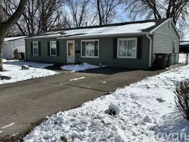Main picture of 704 7th St SE