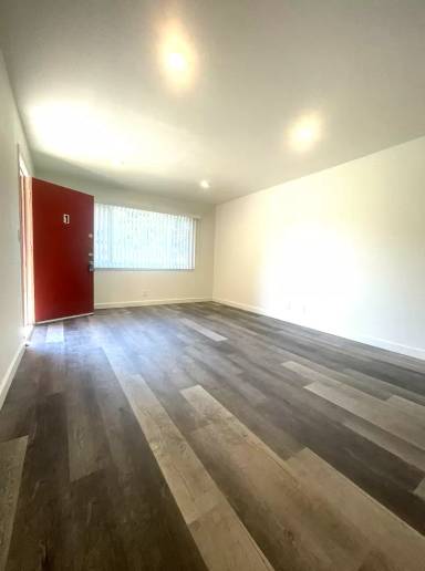 Main picture of 1053 W Hamilton Ave