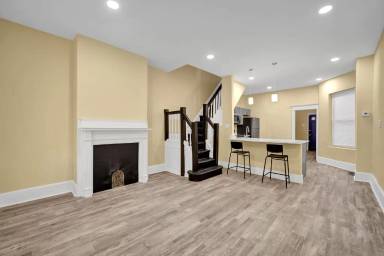 Main picture of 222 S Edgewood St