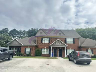 Main picture of 1695 Stonebriar Dr NE