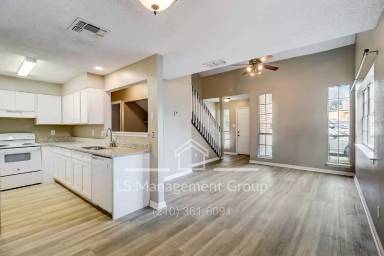 Main picture of 7523 Oak Chase