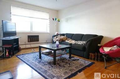 Main picture of 8 Commonwealth Ct