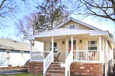 Main picture of 42 Pacific Ave