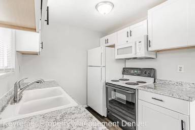 Main picture of 1280 Zephyr St