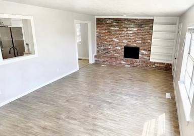 Main picture of 11713 N Francis Ave