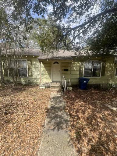 Main picture of 204 W Maggie St