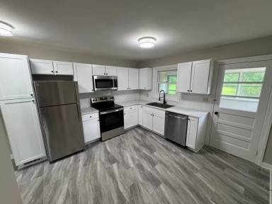 Main picture of 2112 N Stewart Ave