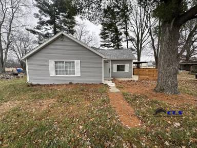 Main picture of 2427 N Stop 19 St