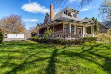 Main picture of 521 S 1st Ave