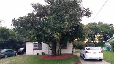 Main picture of 820-828 Narcissus Ave