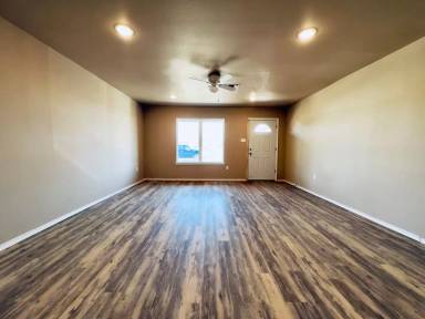 Main picture of 3204 E 2nd Pl