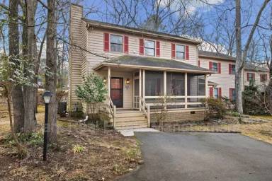 Main picture of 205 W Poplar Ave
