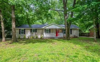 Main picture of 104 Evanmeade Dr