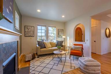 Main picture of 1378 NW Mt Washington Dr