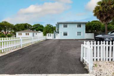Main picture of 5207 N Flagler Dr