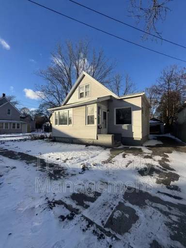 Main picture of 8 Laurel St