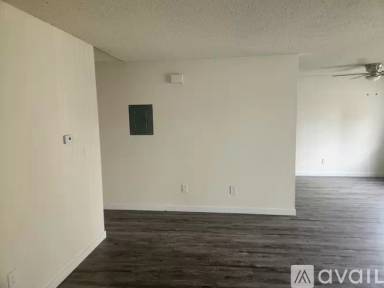 Main picture of 2512 E South Riverton Ave