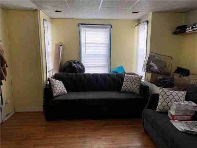 Main picture of 545 Park Ave