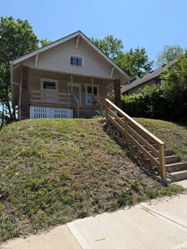 Main picture of 4917 S Benton Ave