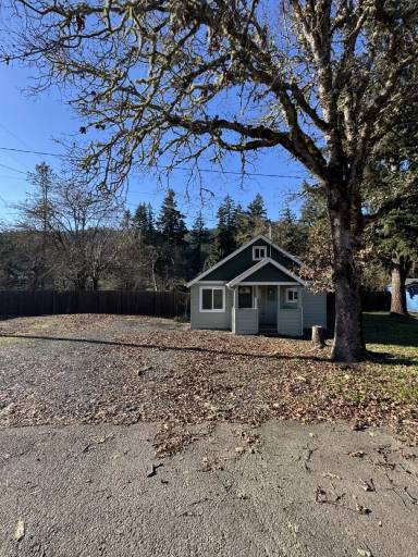 Main picture of 37534 Row River Rd