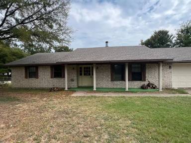 Main picture of 200 Ouida Dr