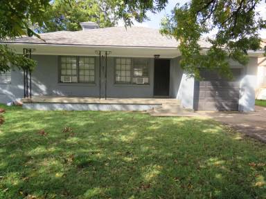 Main picture of 406 NW 30th St