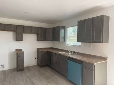 Main picture of 1195 N Lynn St